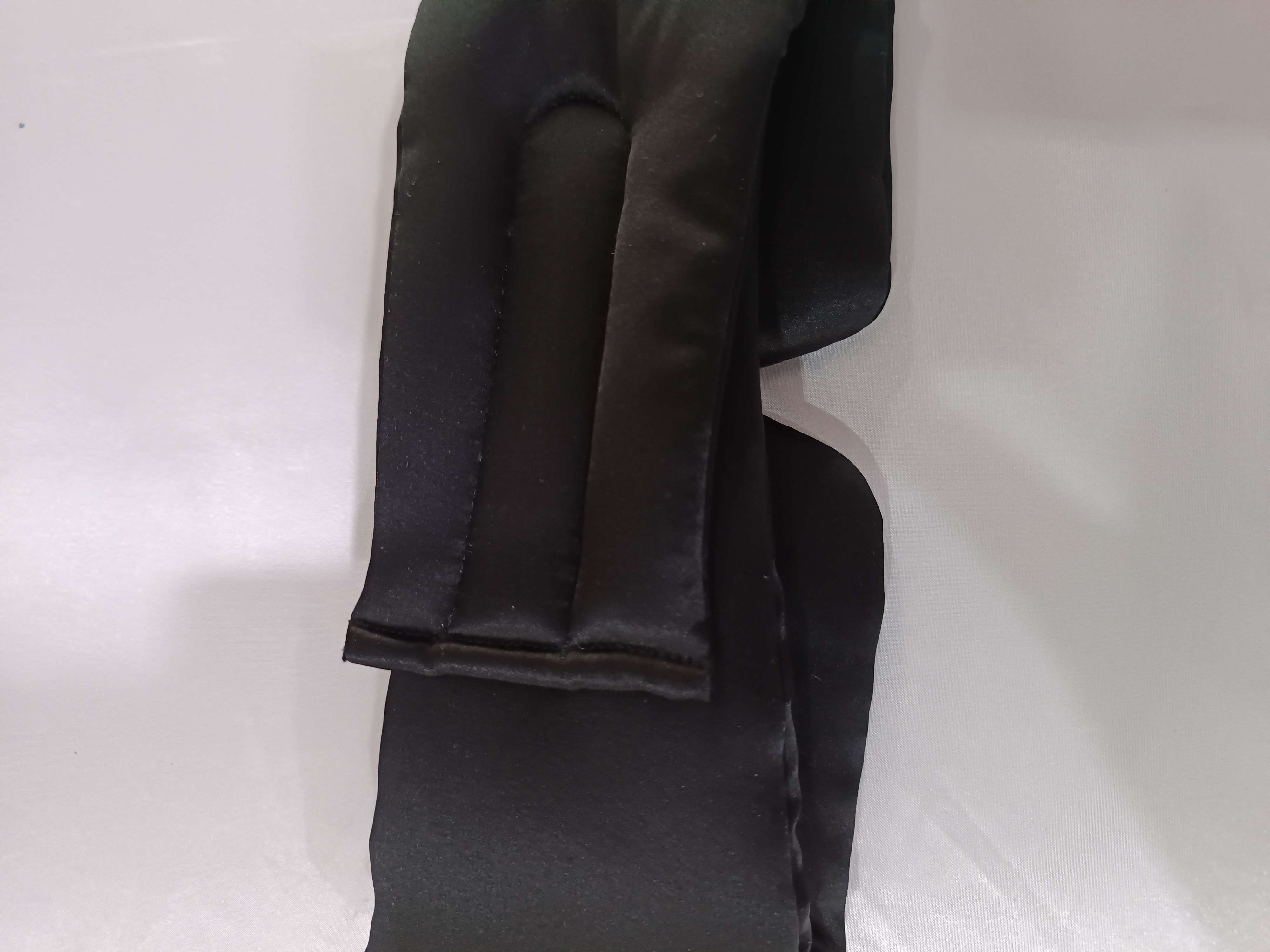 Deep Sleep silk eye mask worn, photo 2