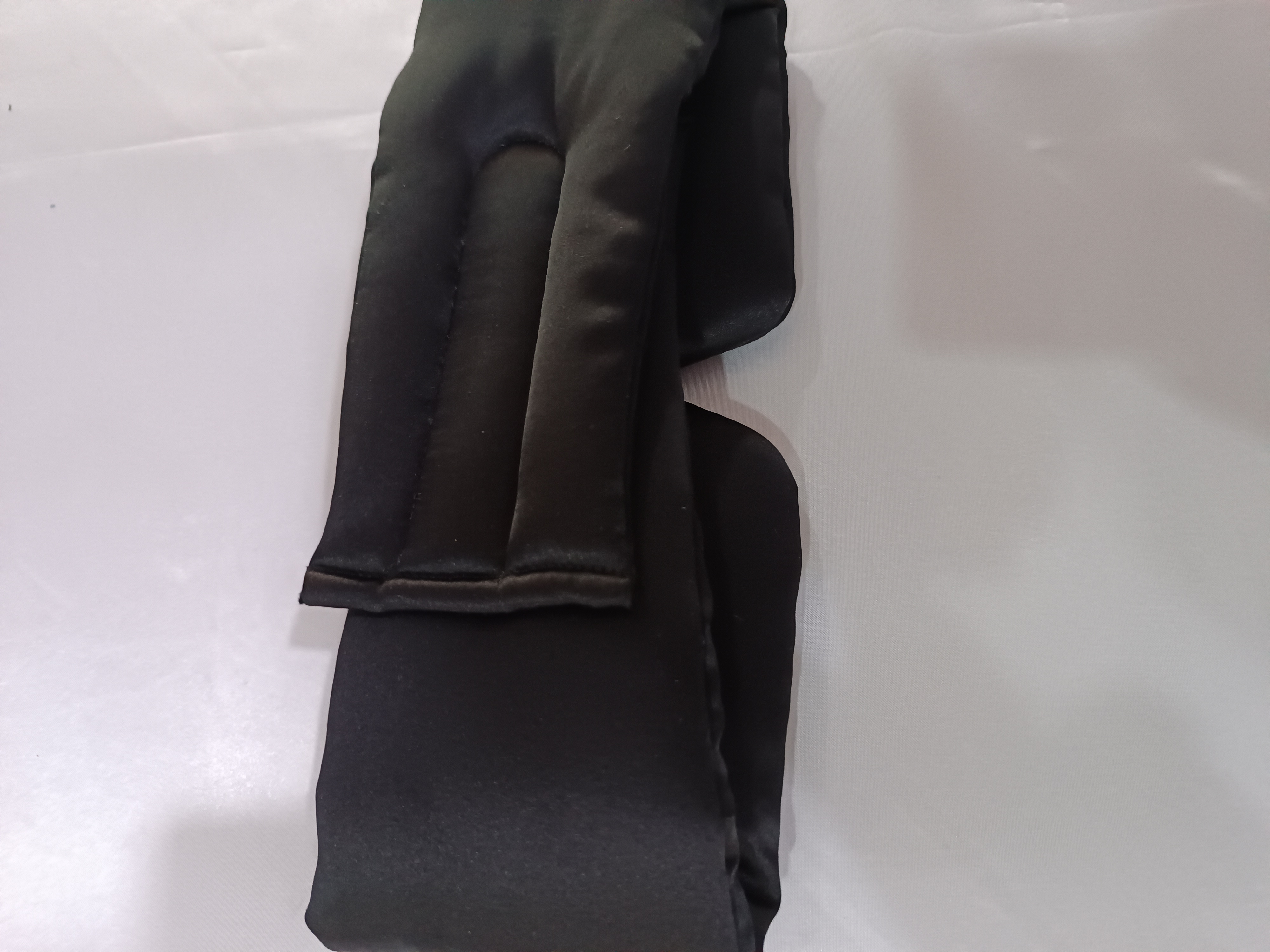 Deep Sleep silk eye mask worn, photo 3