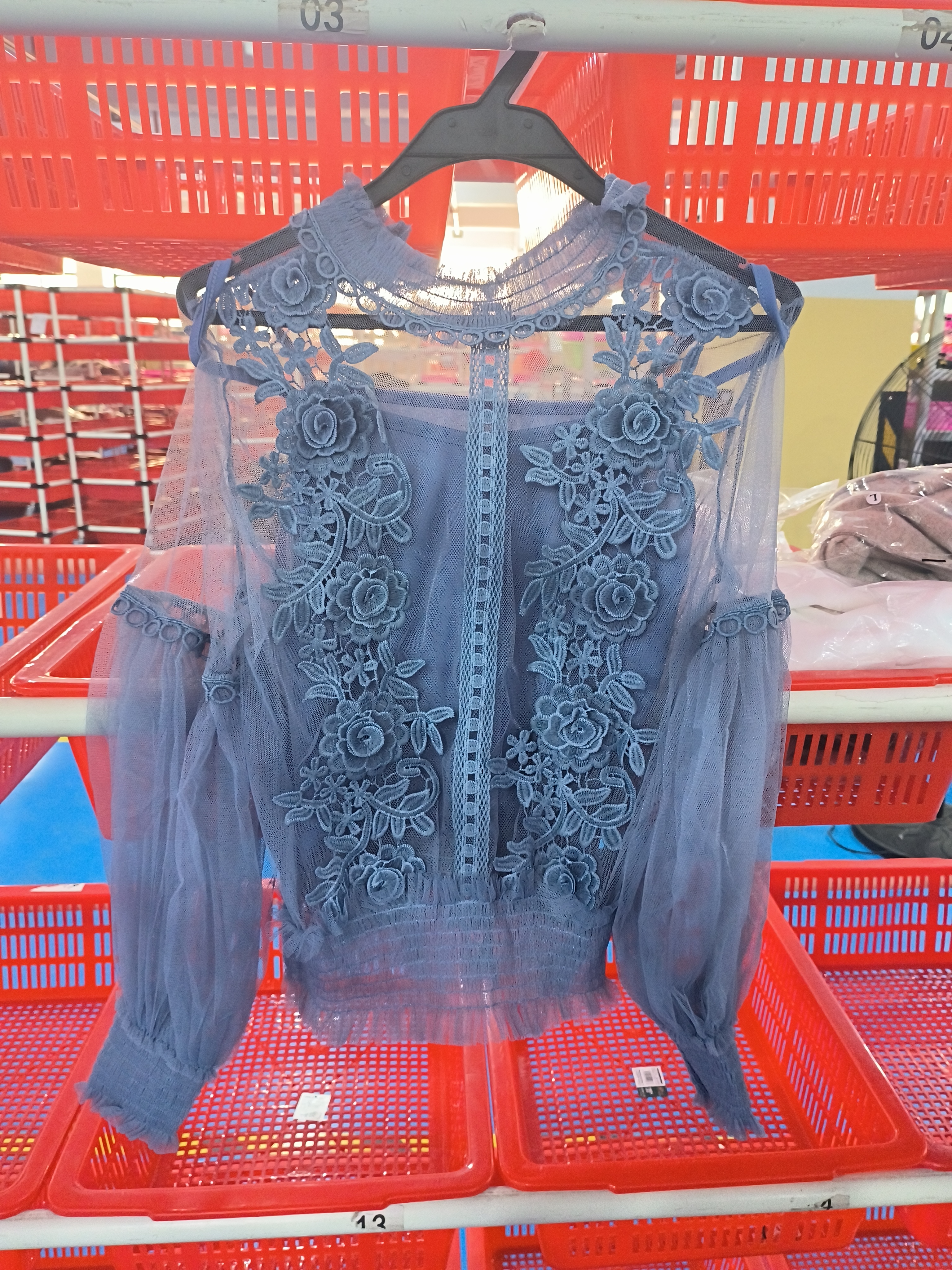 Lumière Lace Lantern-Sleeve Top – detail 12