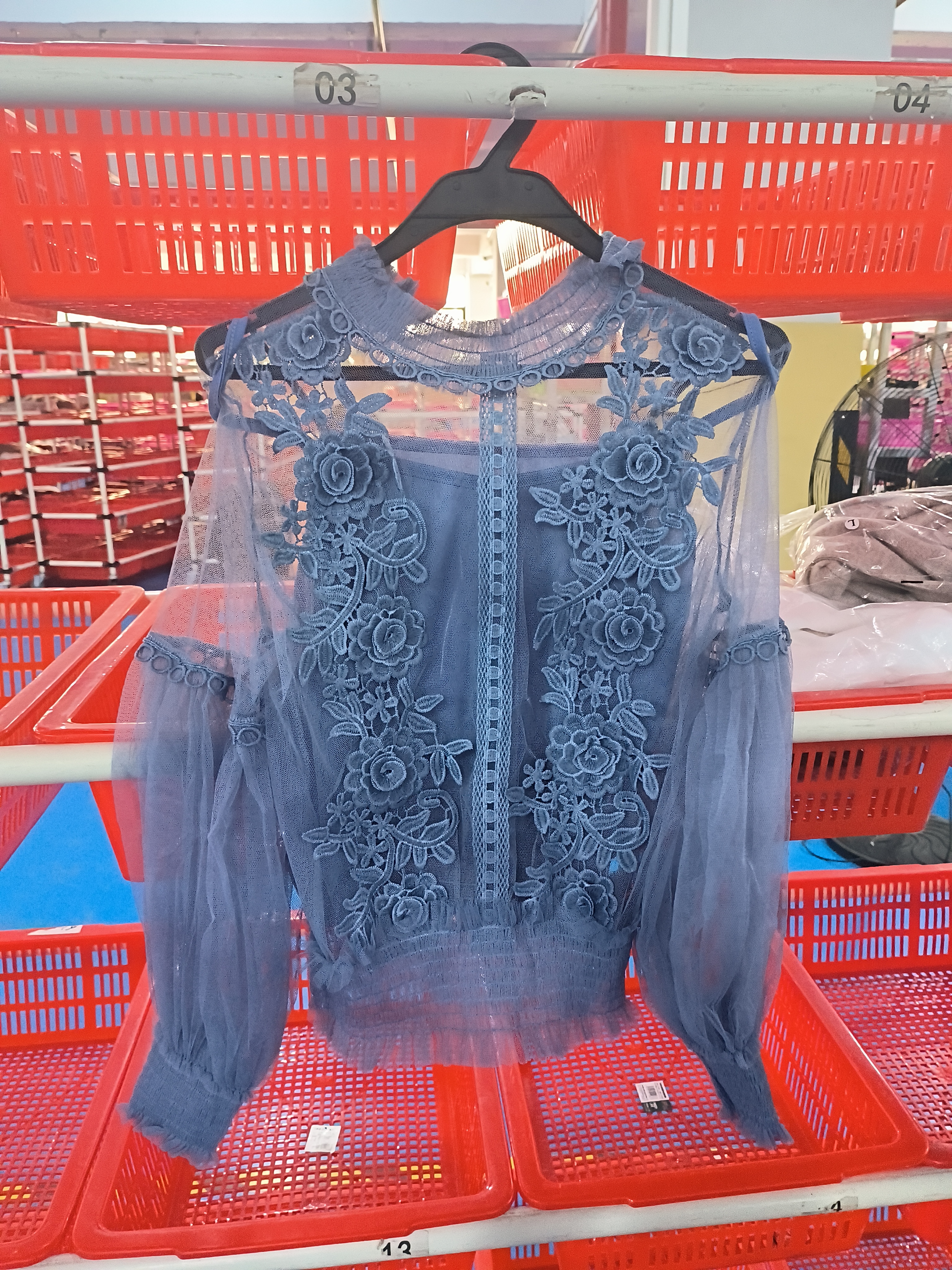 Lumière Lace Lantern-Sleeve Top – detail 10
