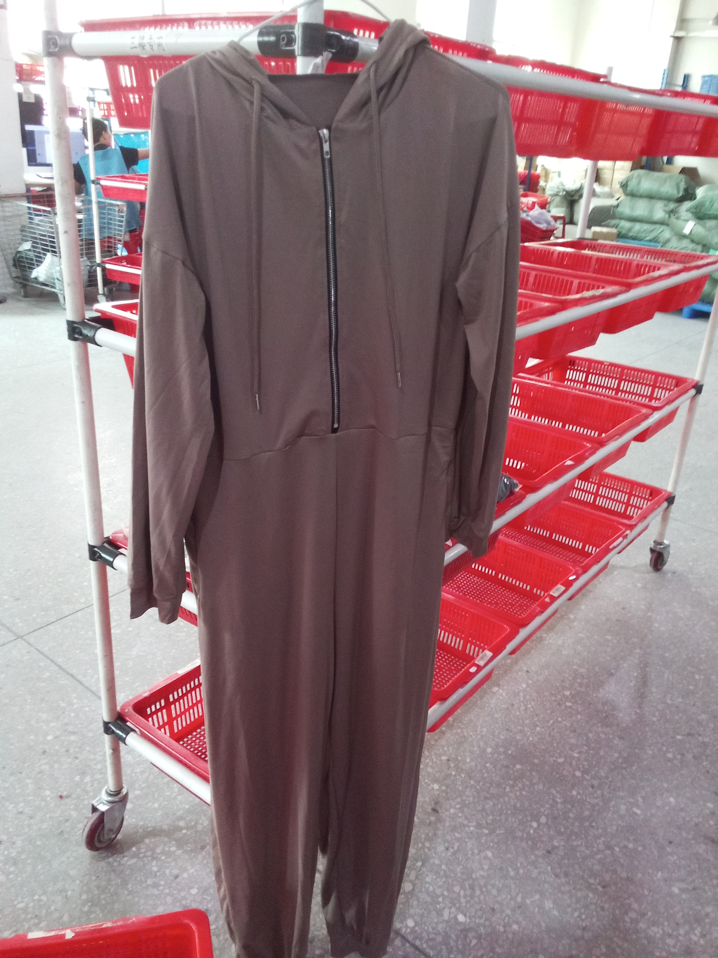 Hooded Zip-Up Jumpsuit for Women – Relaxed Full-Length Casual Style