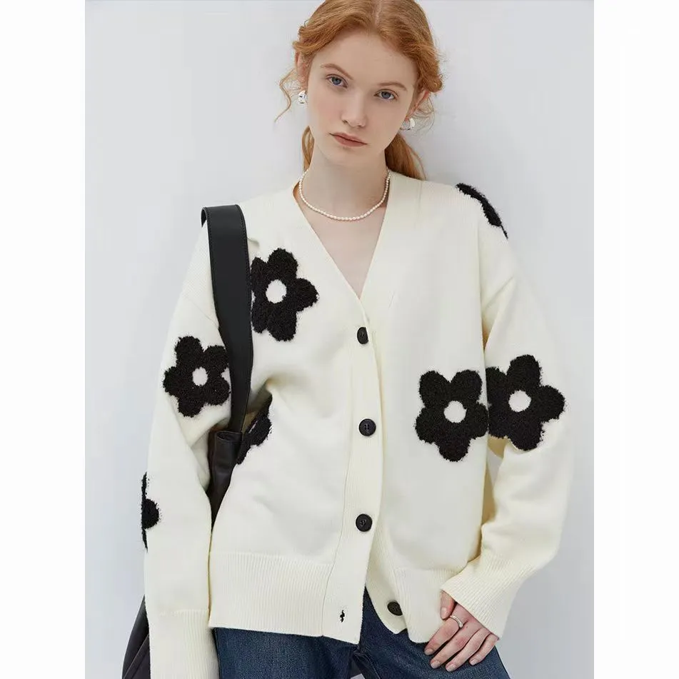 V-neck Three-dimensional Inlaid Lazy Flower Knit Shirt - White