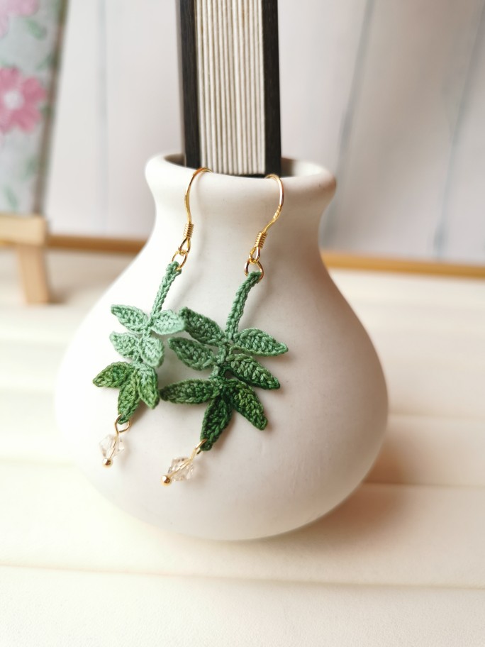 Leaf ear hook