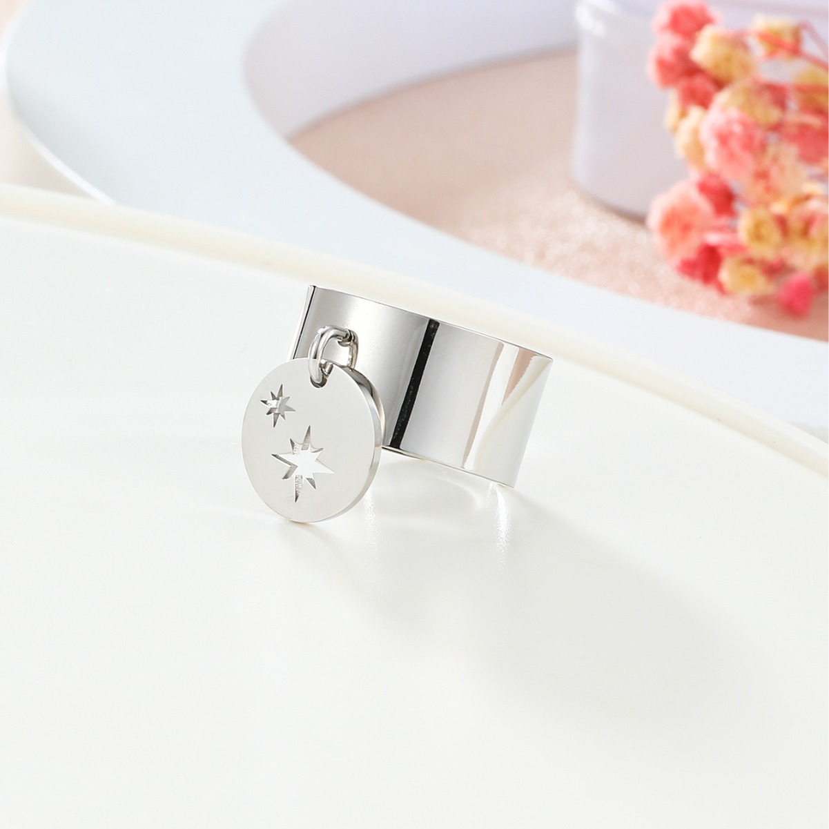 Simple Fashion Flower Hollow Ring