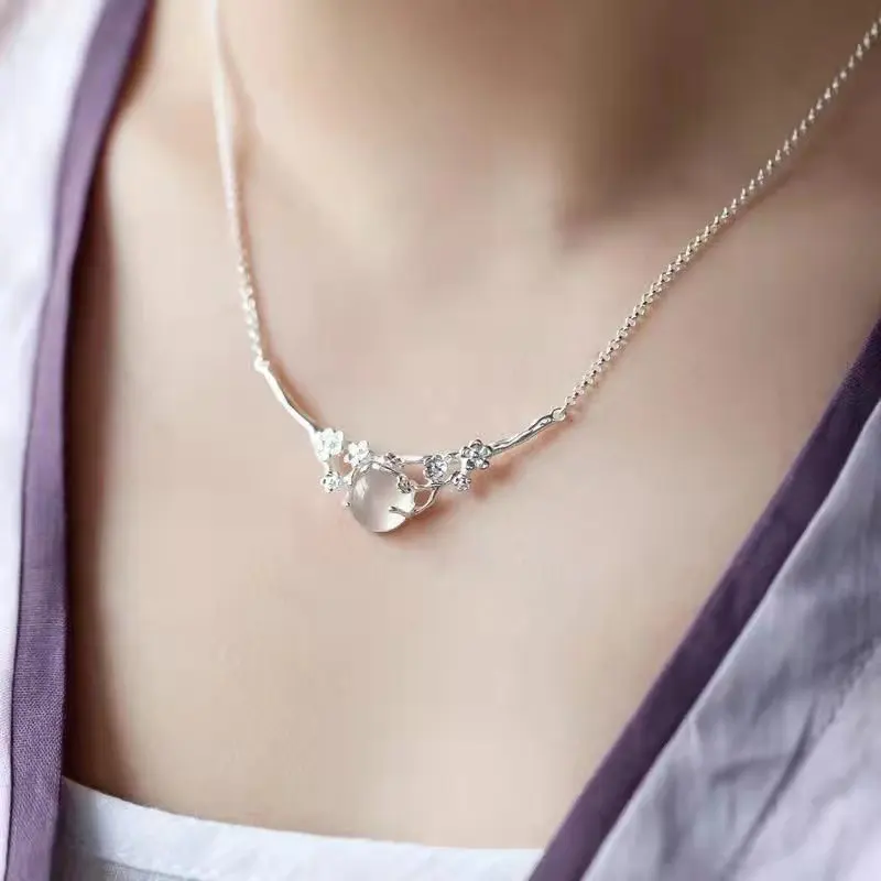 Plated 925 Inlaid Moonlight White Chalcedony Moon Shadow Cold
