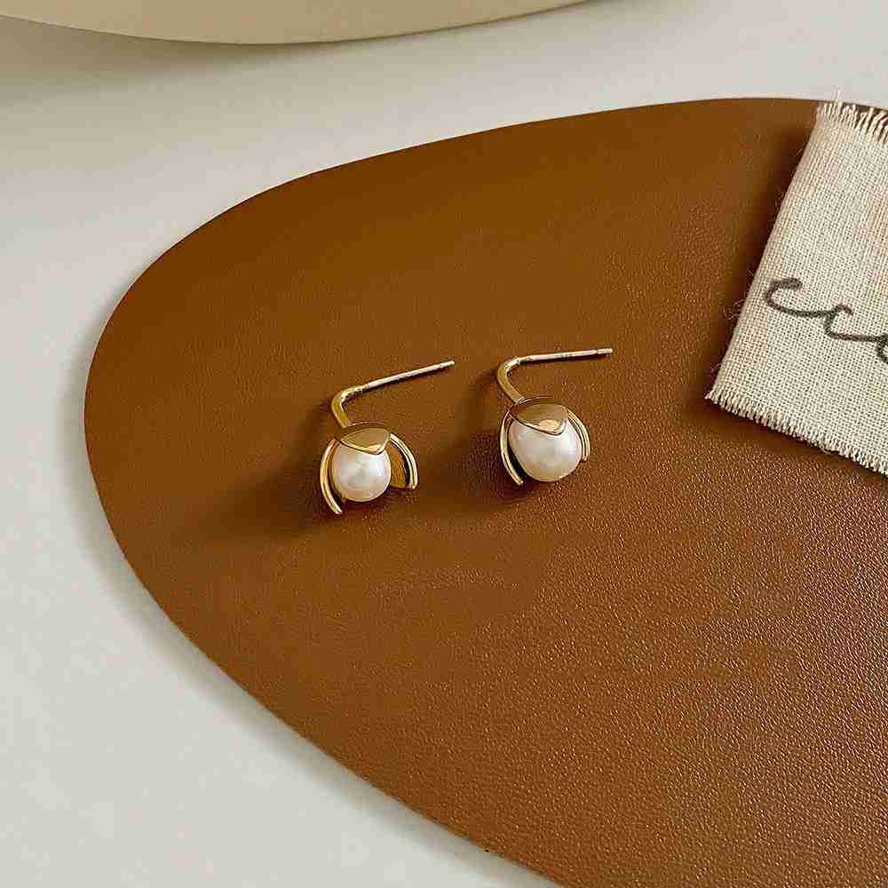 Simple Metal Petal Natural Pearl Earrings