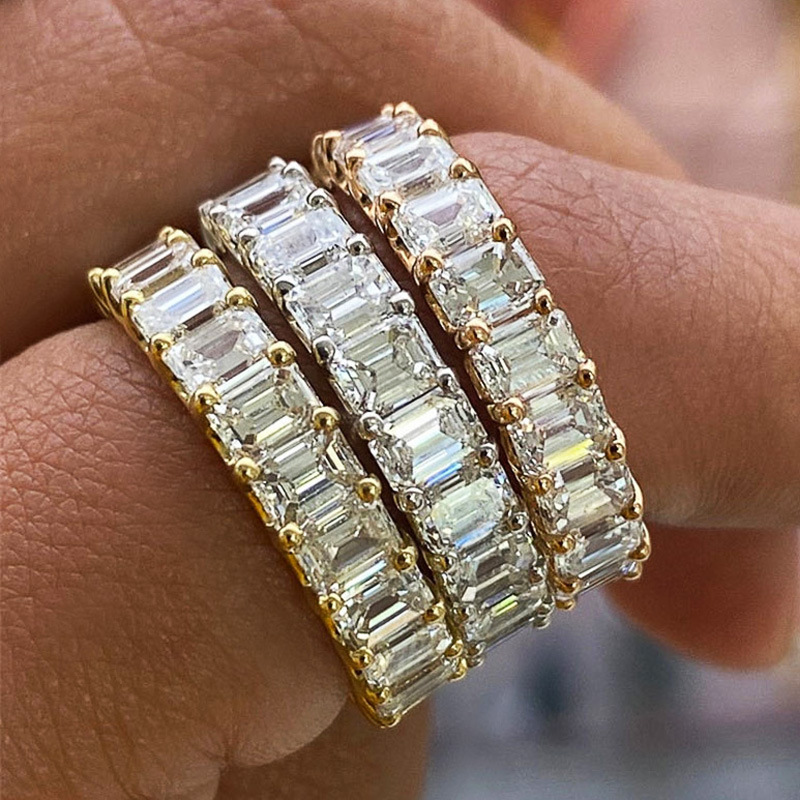 Creative Women's Ring With A Full Circle Of Inlaid Zircon
