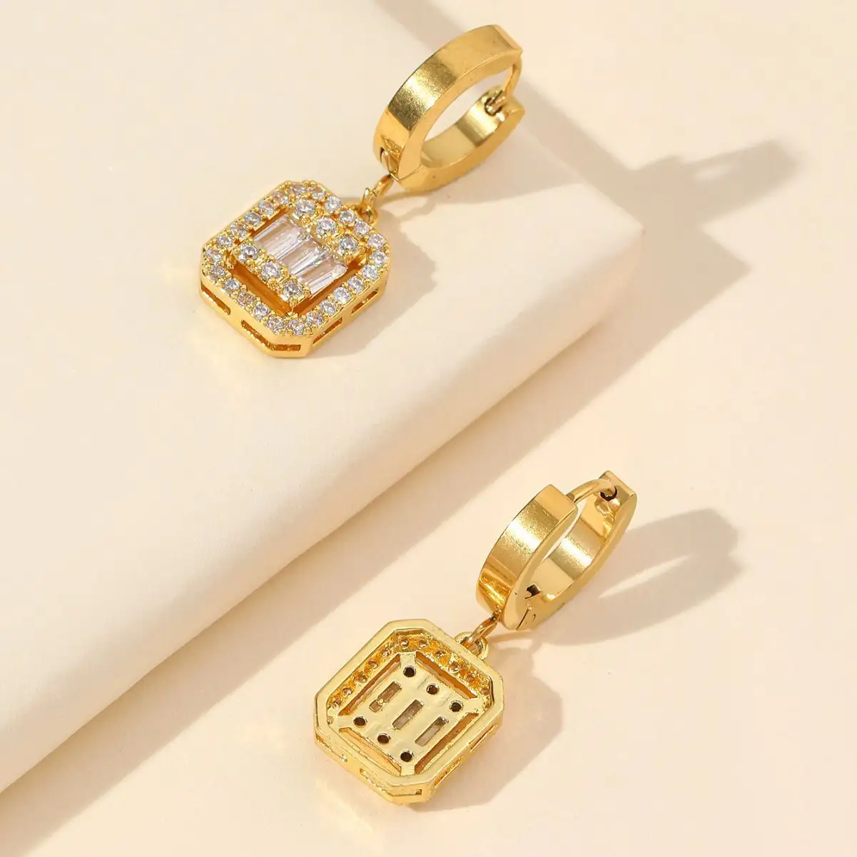 Sugar Cube Titanium Steel Earring Buckle Design