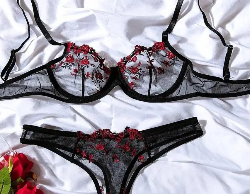 Ladies Sweet Low Waist Lace Lingerie Set - Black