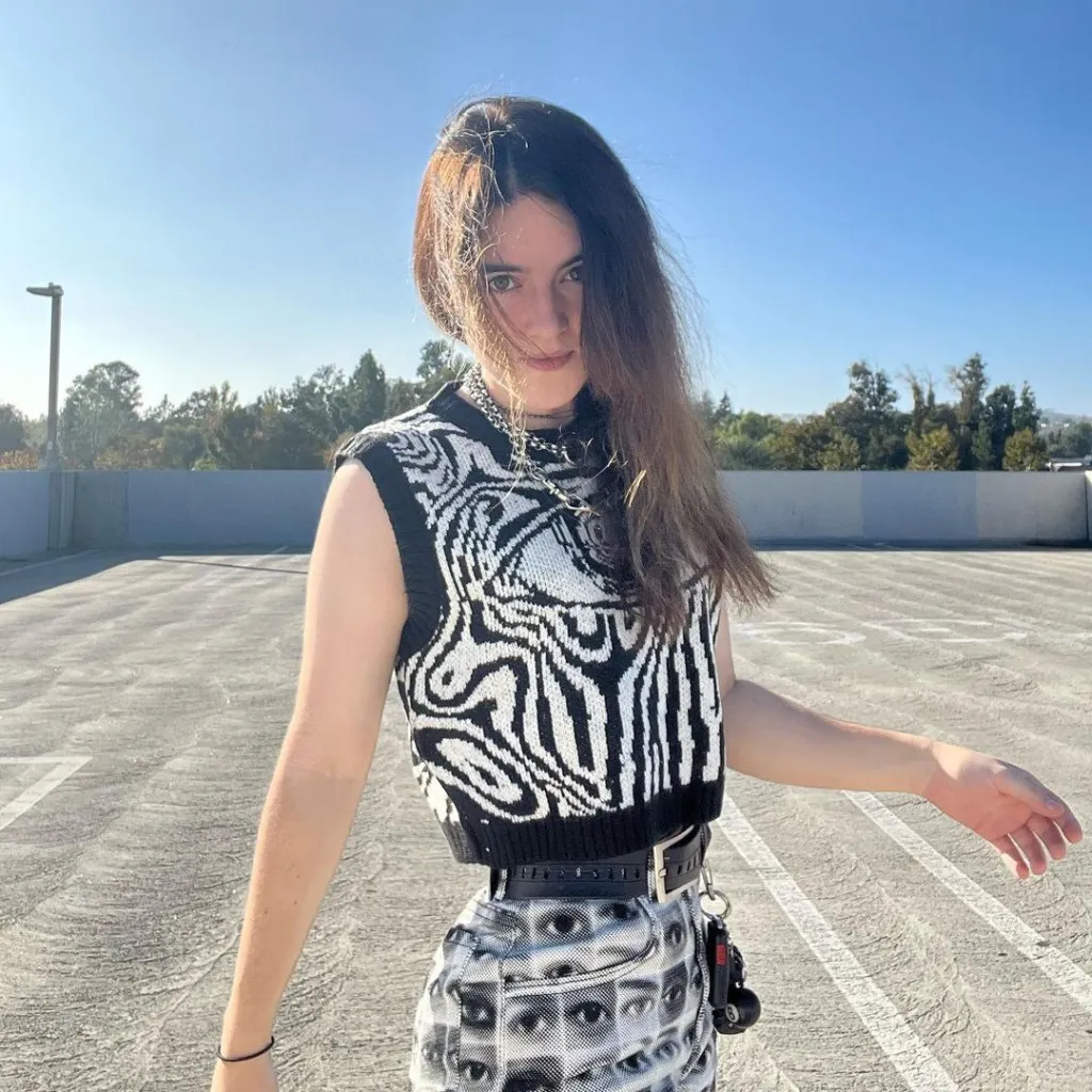 Black And White Color Blocking Abstract Round Neck Vest - Black