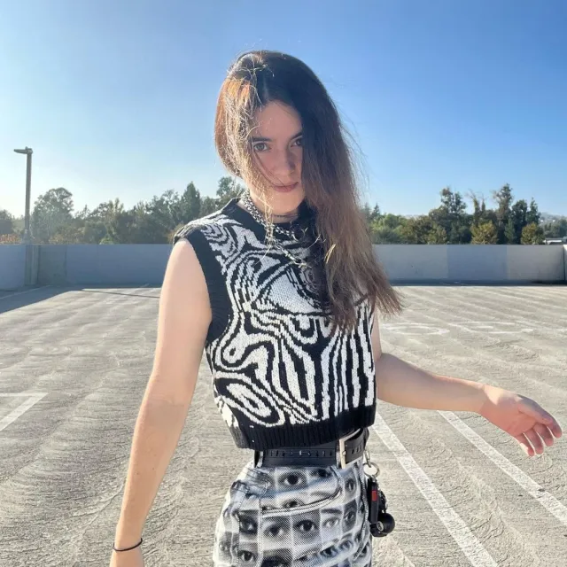 Black And White Color Blocking Abstract Round Neck Vest Image Color - Shop at LoveMi