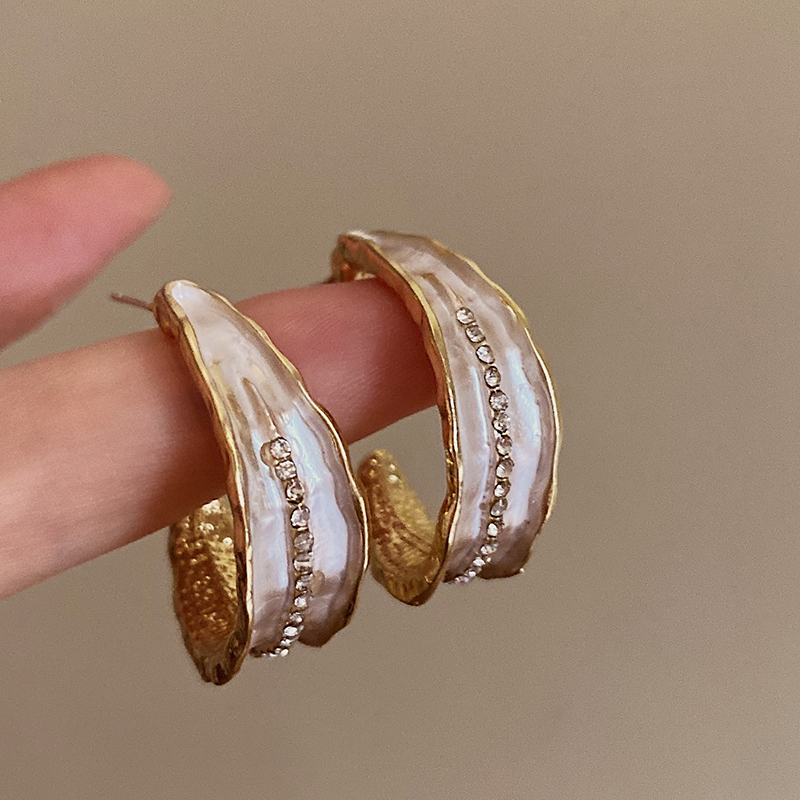 C-shaped Fashion Vintage Earrings For Women Design