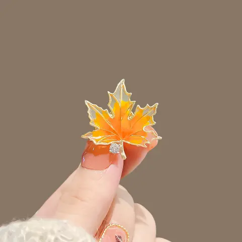 Small Maple Leaf Anti-exposure Brooch Female High Sense Upscale
