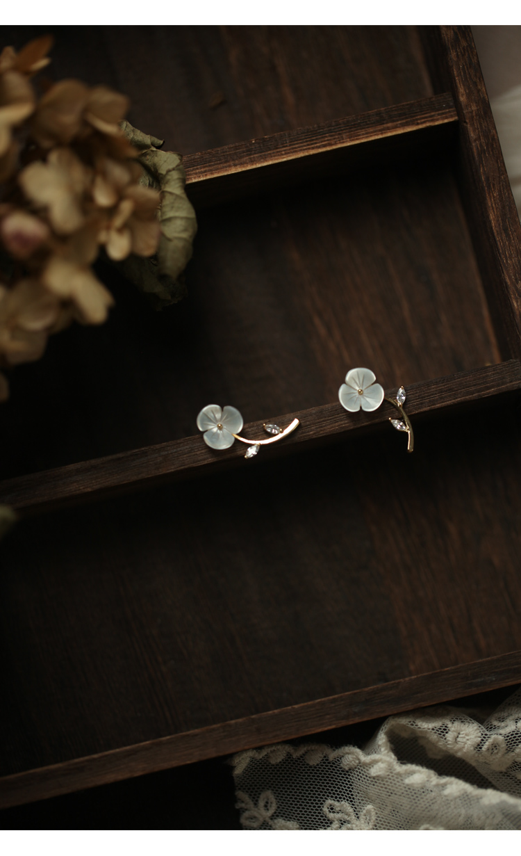 Cherry Blossom Shell Design Antique Fashion Earrings