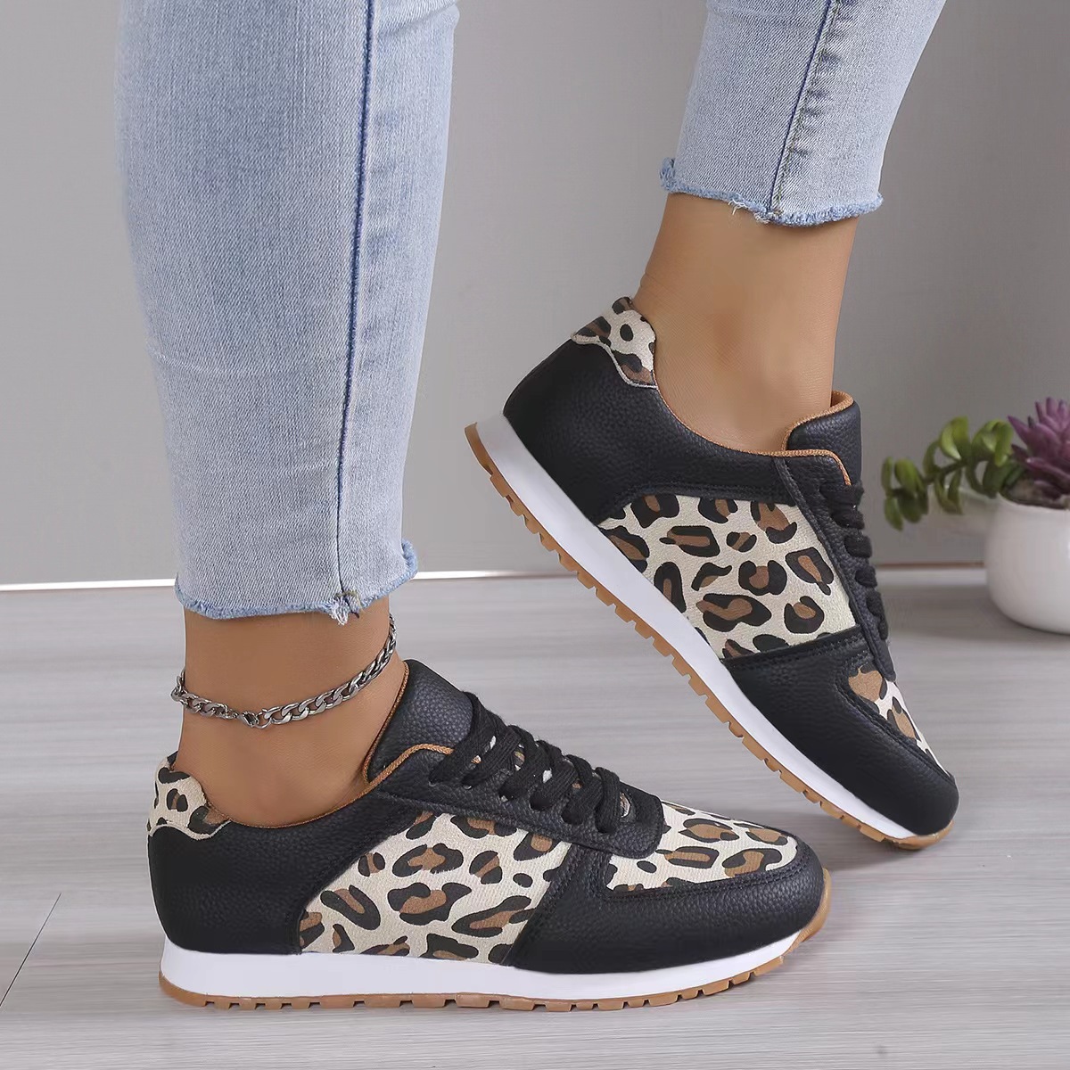 Sportschuhe für Frauen mit Leopard Print