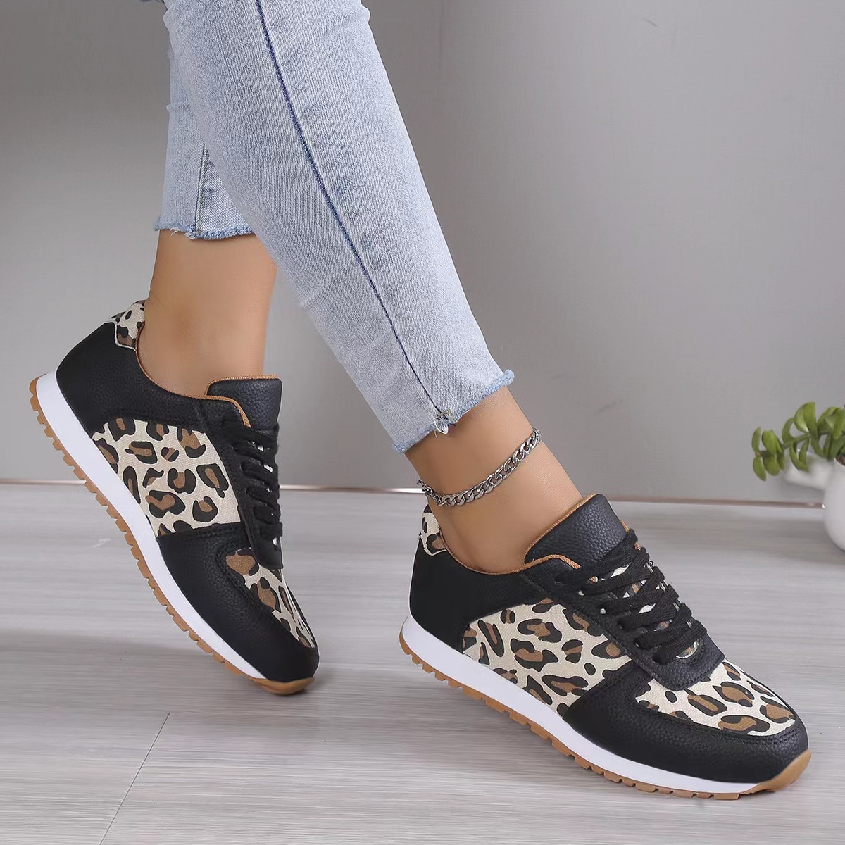 Sportschuhe für Frauen mit Leopard Print