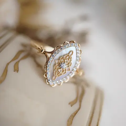 White Shell Hollow Lace Inlaid Zircon S925 Sterling Silver