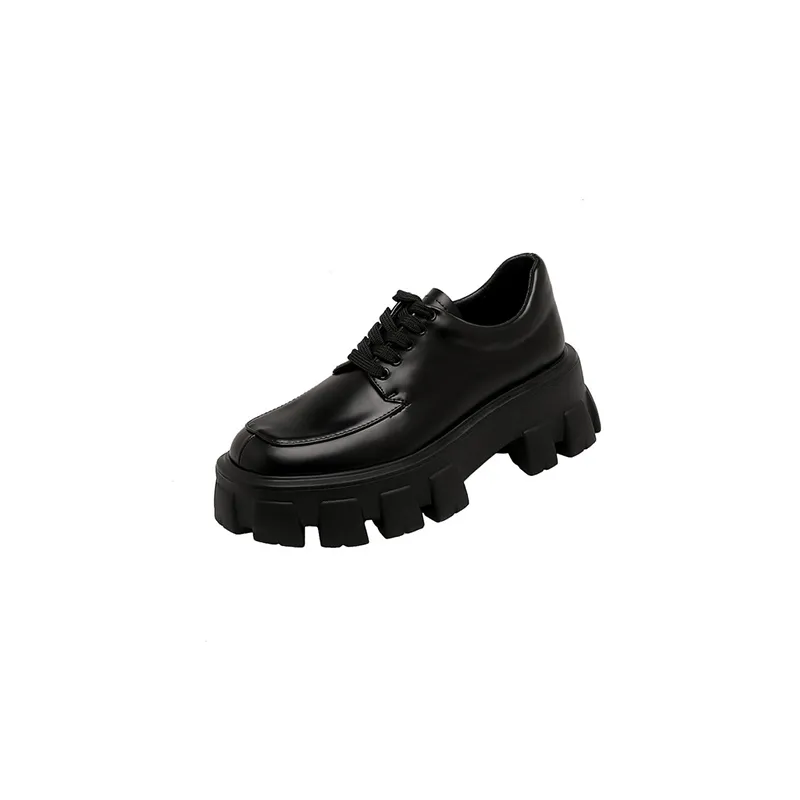 A Woman With A Platform And A Single Shoe - Matte Single Lining-40