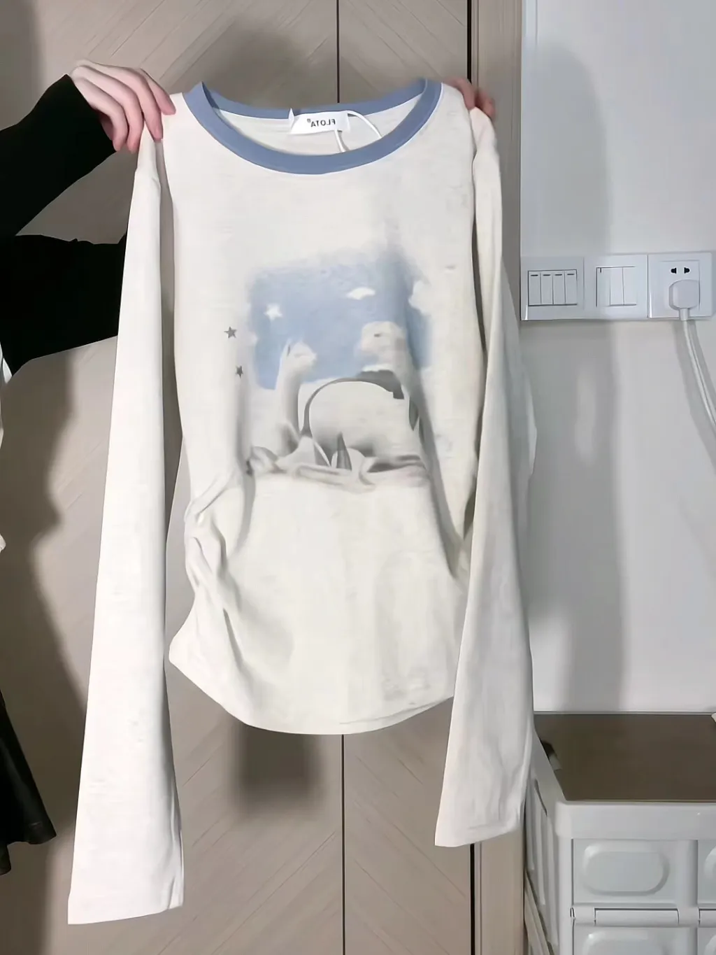 Cute Alpaca Printed Round Neck Long Sleeved T-shirt For Women - White