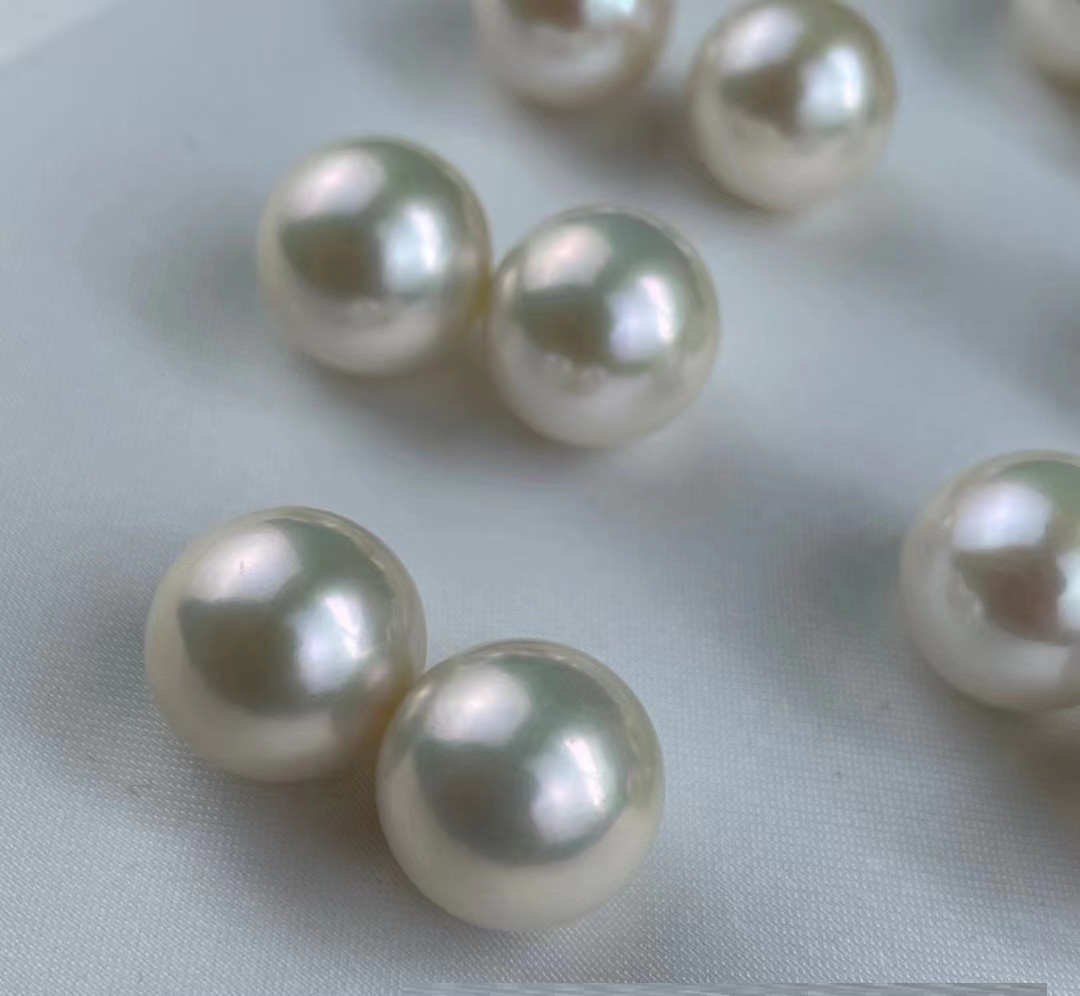 Women's Fashion White Pearl Earrings