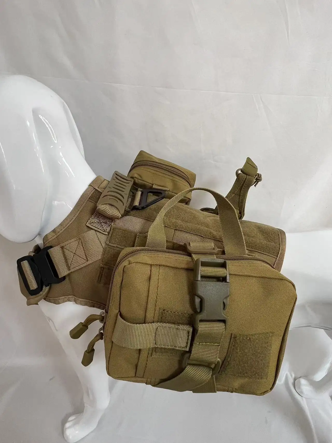 Outdoor Multifunctional Water Bottle Pouch Vest Dog Clothes Suit