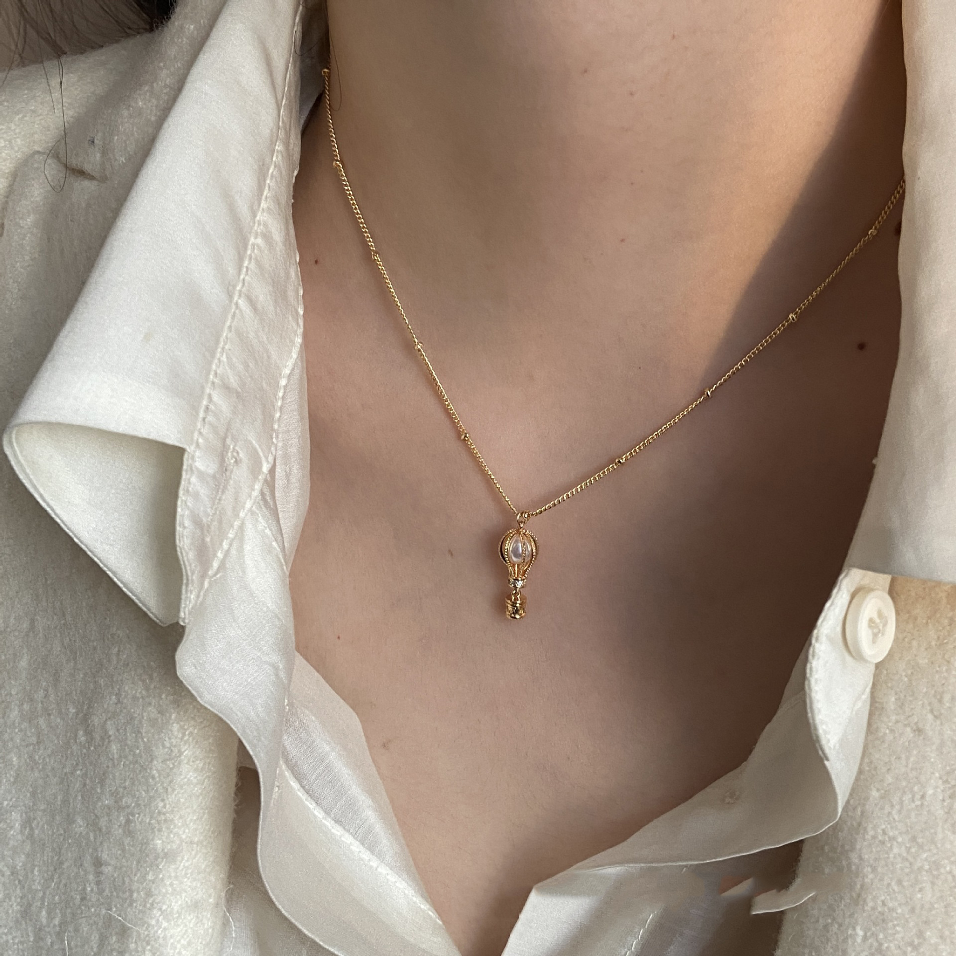 Creative Hot Air Balloon Necklace Design Retro Artistic Clavicle Chain
