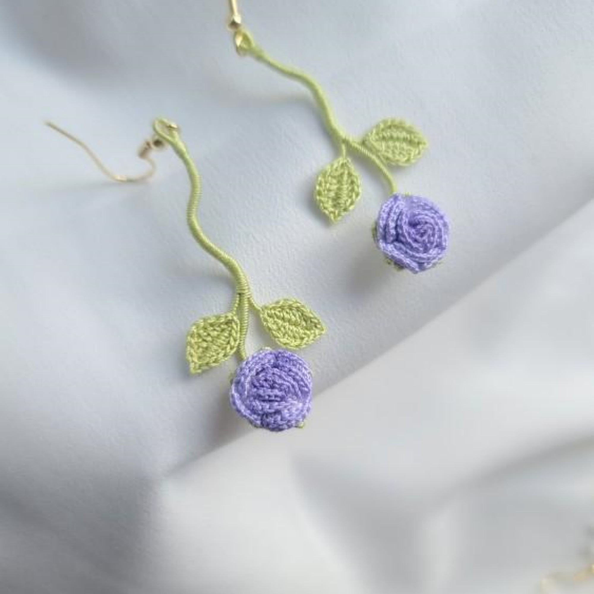 Light purple rose earrings