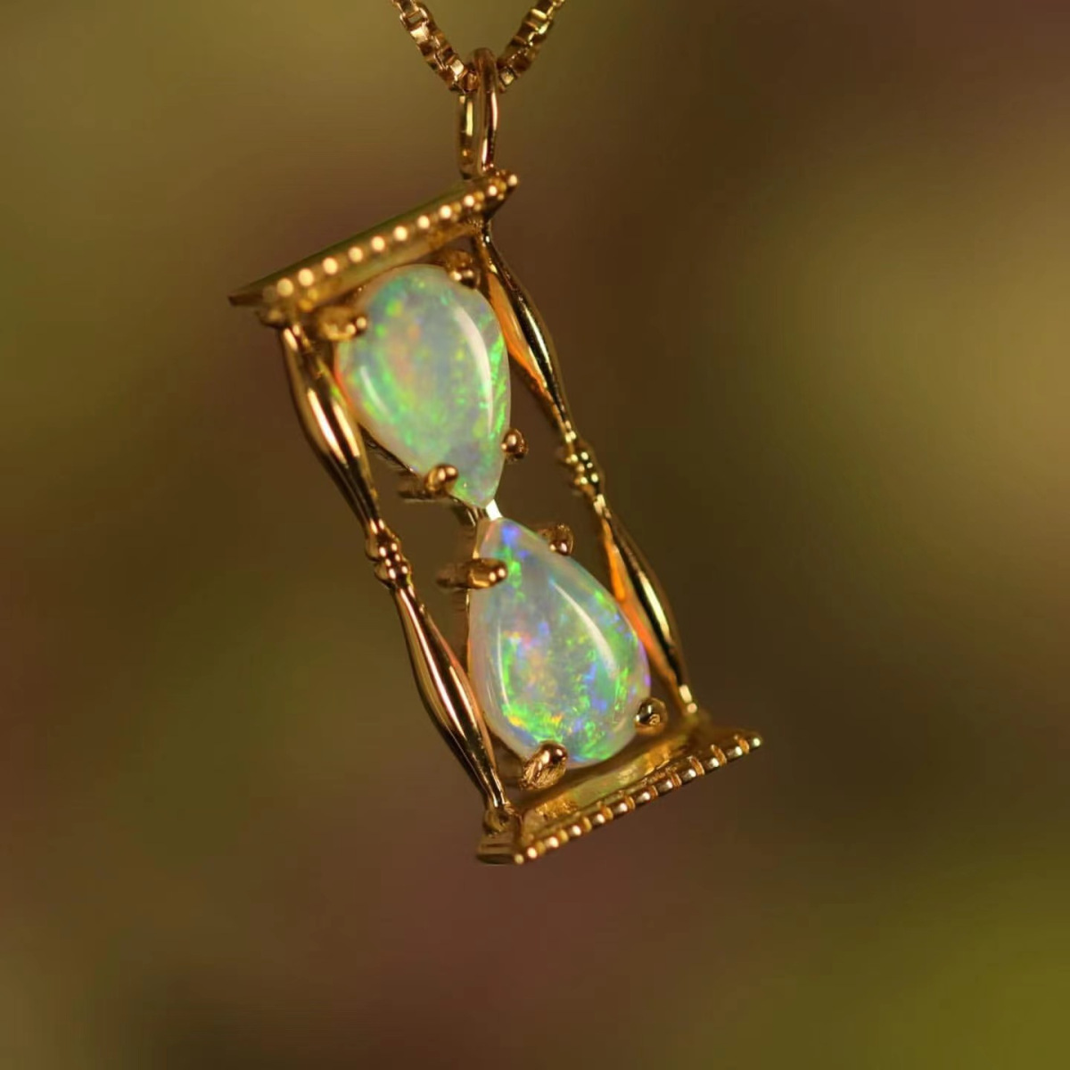 Women's All-match Hourglass Pendant Necklace