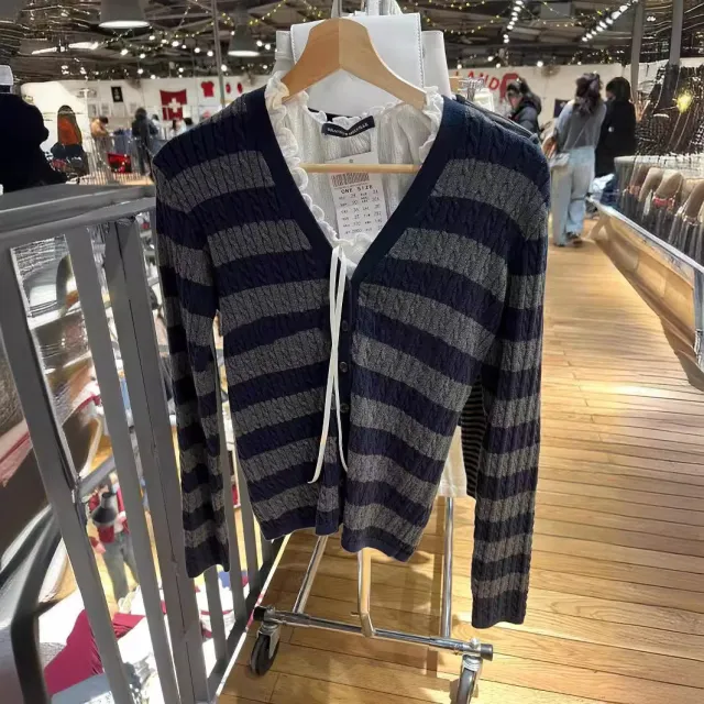 BM Official Website New American Striped Cable knit Sweater V Fur Collar - Shop at LoveMi