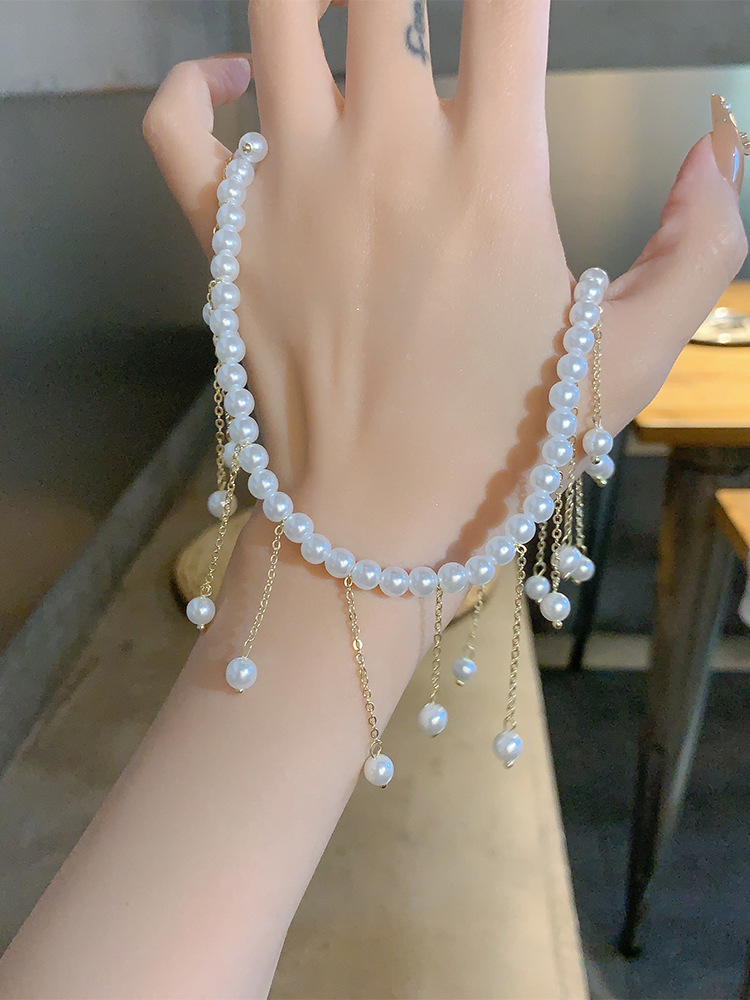 قلادة لؤلؤ نسائية بتصميم شرابة أنثوي