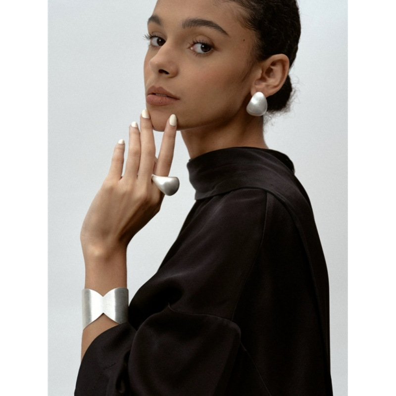 Crescent Brushed Earrings Simple And Niche Design High-end Arch Smooth Earrings