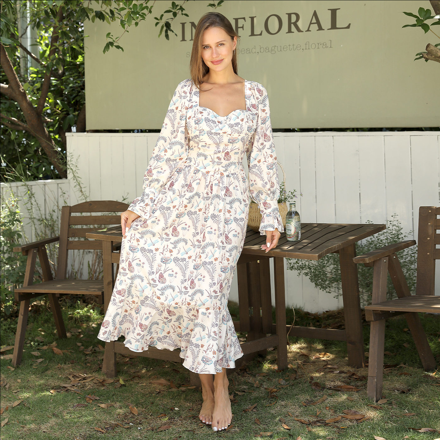 Square Neck Printed Long Sleeve Dress. Size Information: size：M,L,XL,XXL. Note：1. Asian sizes are 1 to 2 sizes smaller than European and American people. Choose the larger size if your size between two sizes. Please allow 2-3cm differences due to manual m