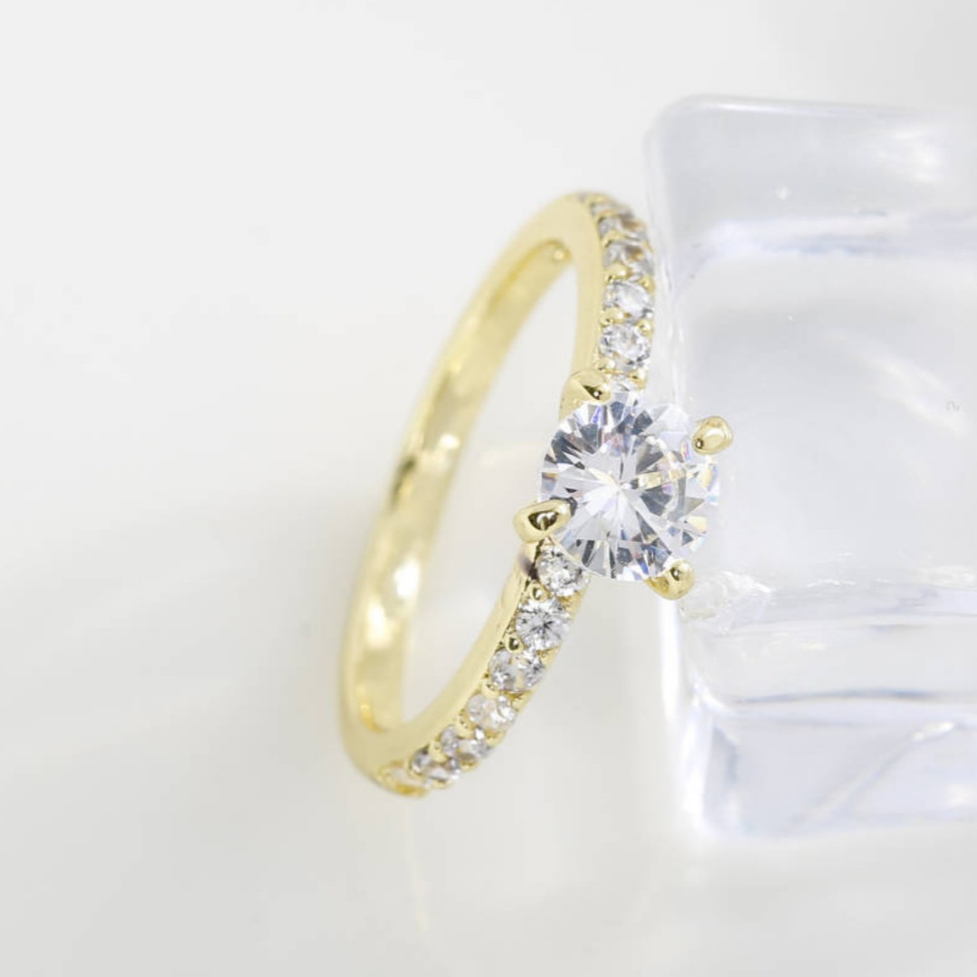 Women's Fashion Simple Silver Micro Inlaid Zircon Simple Four-claw Ring