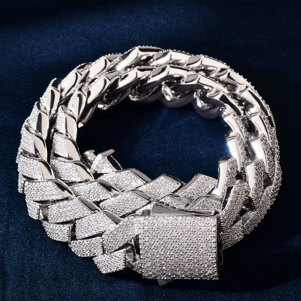 Diamond-shaped Cuban Spring Fastener Necklace - Silver