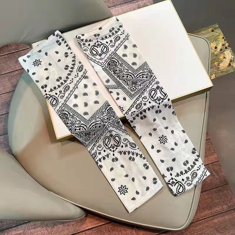 Sleeve cover white