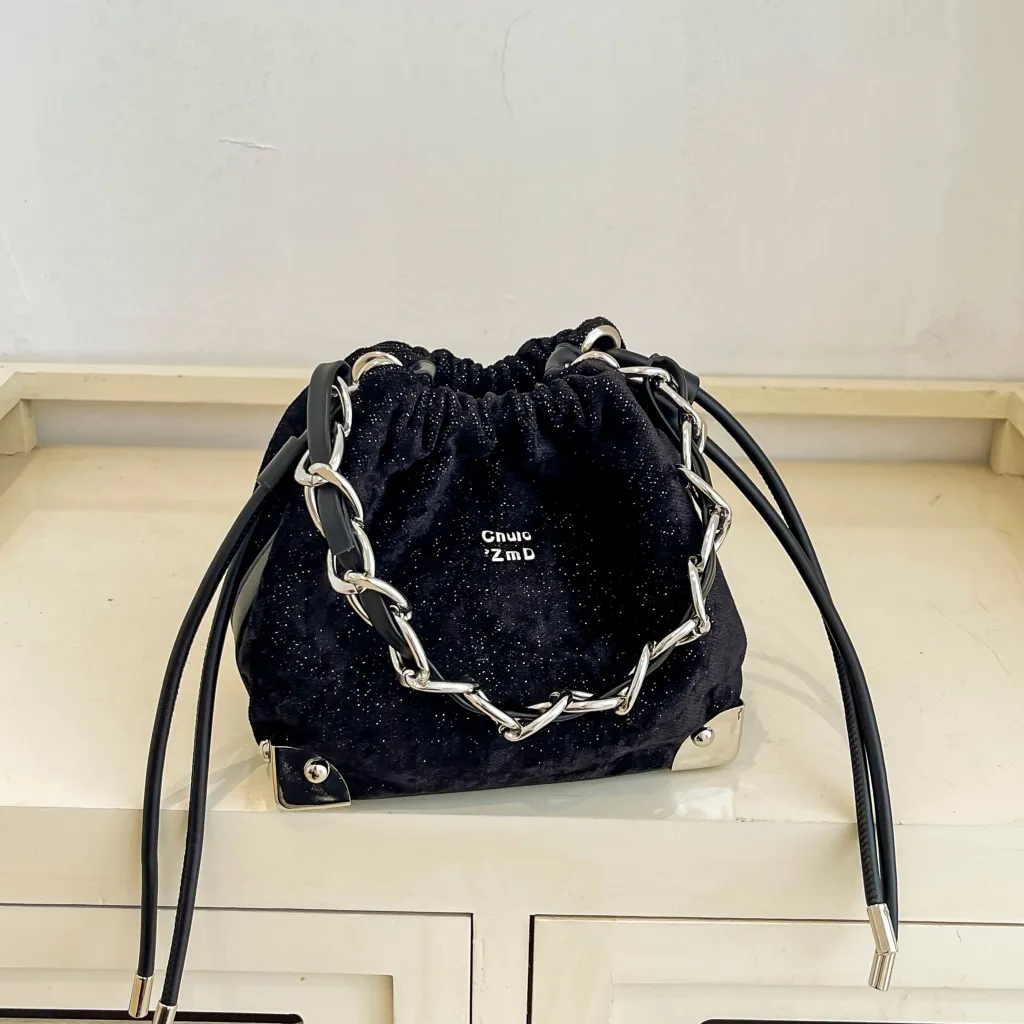 One Shoulder Leather Crossbody Bag - Black