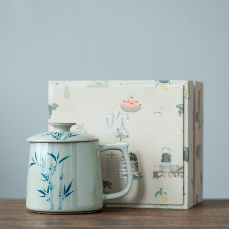 Tea cup with gift box