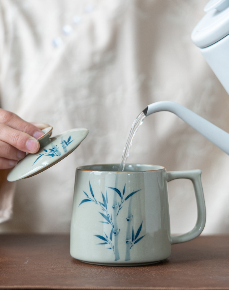 Title 3, Handbemalte Büro-Teetasse aus Bambus mit Unterg...