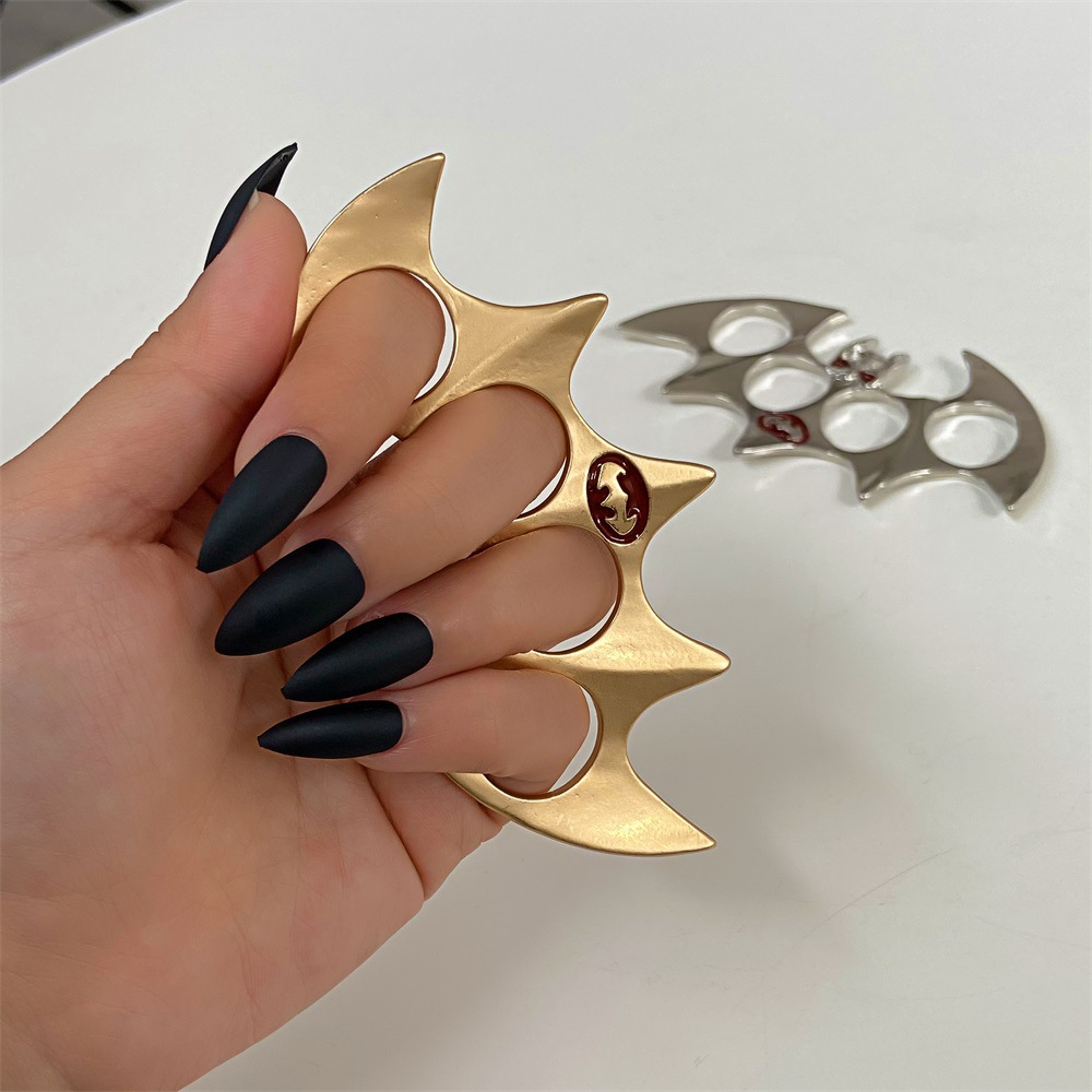 Title 4, Creative Gothic Exaggerated Bat Boxing Claw Ring