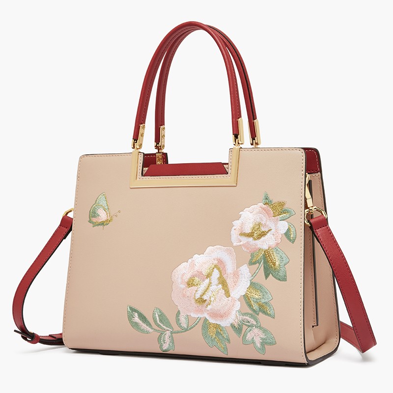 Apricot color