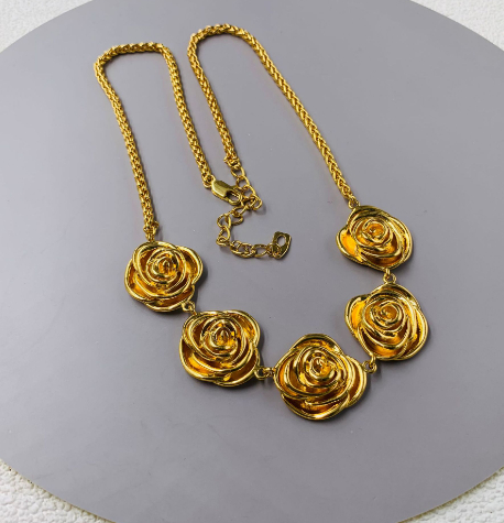 5 flower necklaces