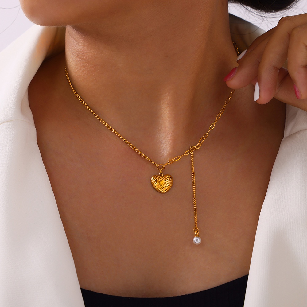 Personalized High-grade Ornament Carved Texture Design Love Pendant Tassel Shell Pearls Titanium Steel Necklace Accessories