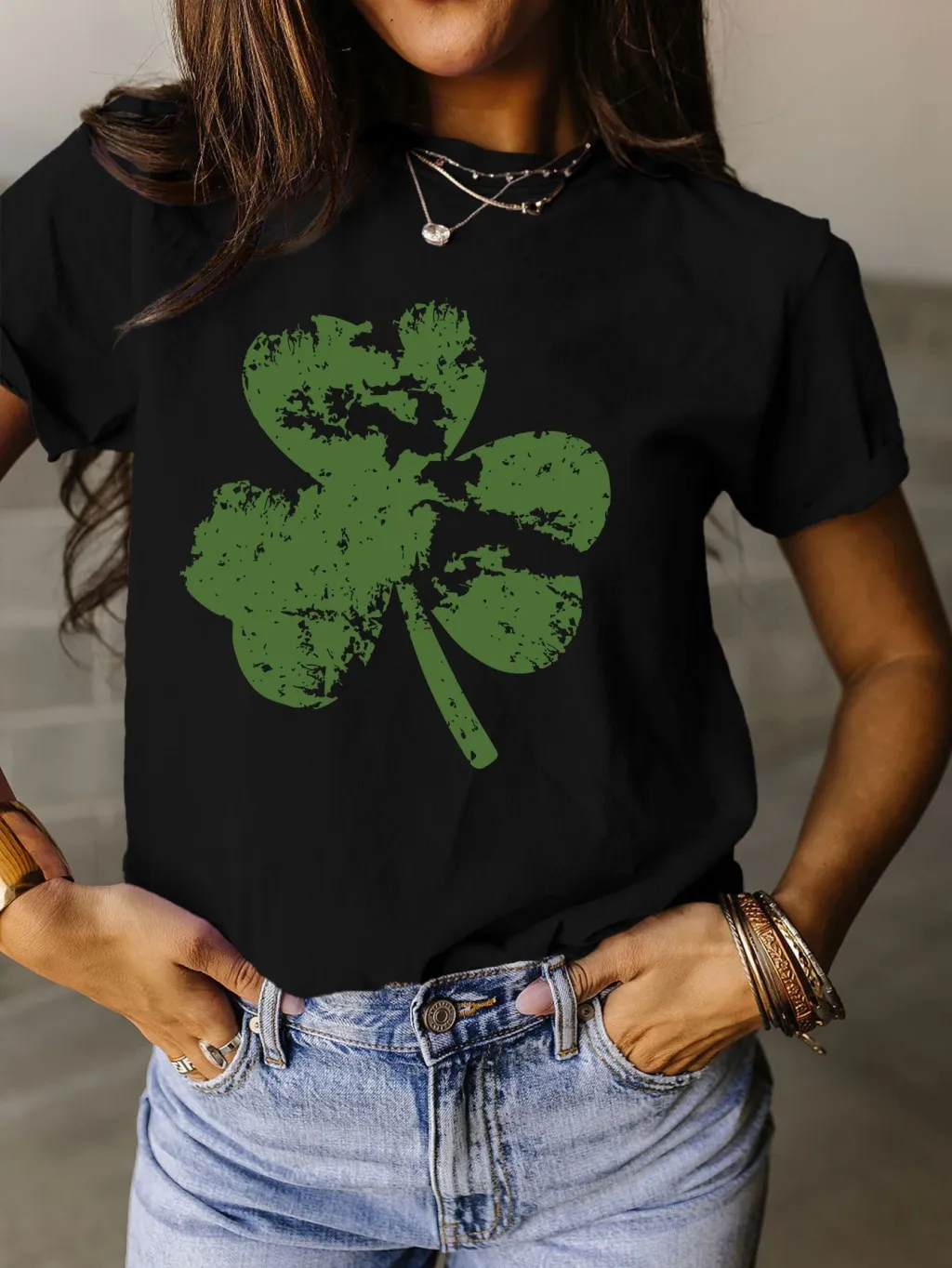 Fragment Clover Simple Short Sleeve Round Neck Women - Black