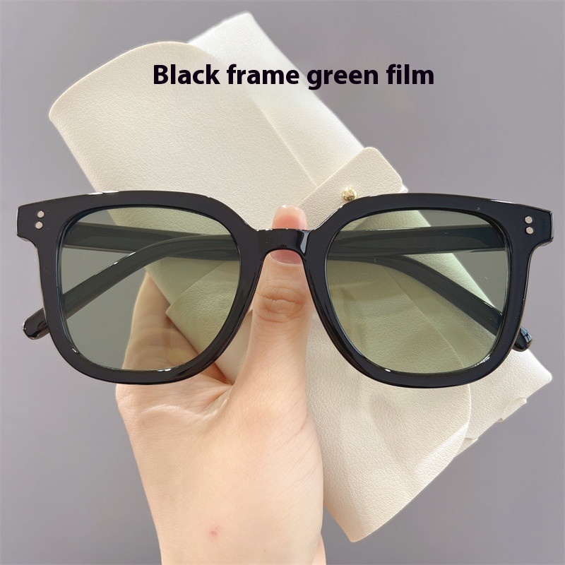 Black Frame Green Piece