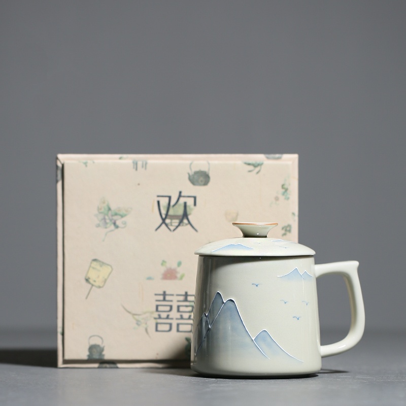 Tea cup with gift box