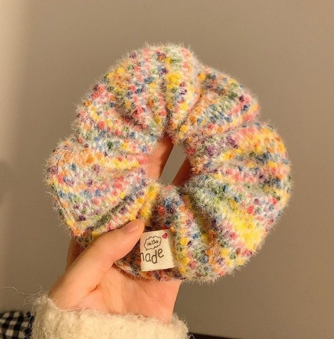 7 Colorful scrunchies