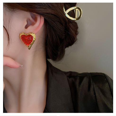High End Temperament Pleated Heart-shaped Earrings Retro