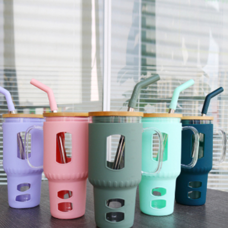 كوب زجاجي بتصميم سيارة وآيس كريم مع مقبض طويل للماء