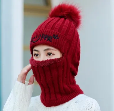 The hat covers the face and neck - Wine
