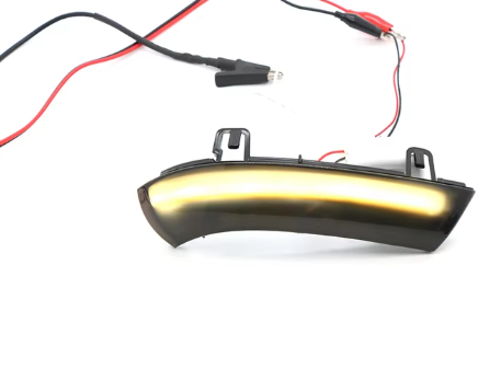 Dynamic White Yellow Streamer